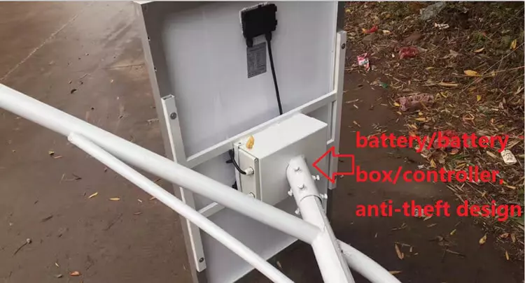 The lithium battery pack of this split solar street light is installed behind the solar panel.