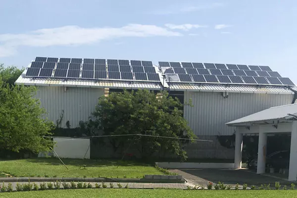 Using solar energy-Panama grid-connected dual output voltage