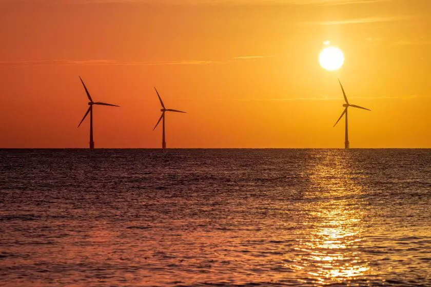 wind-turbines-in-lake-erie