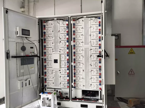 Base-type energy storage cabinet