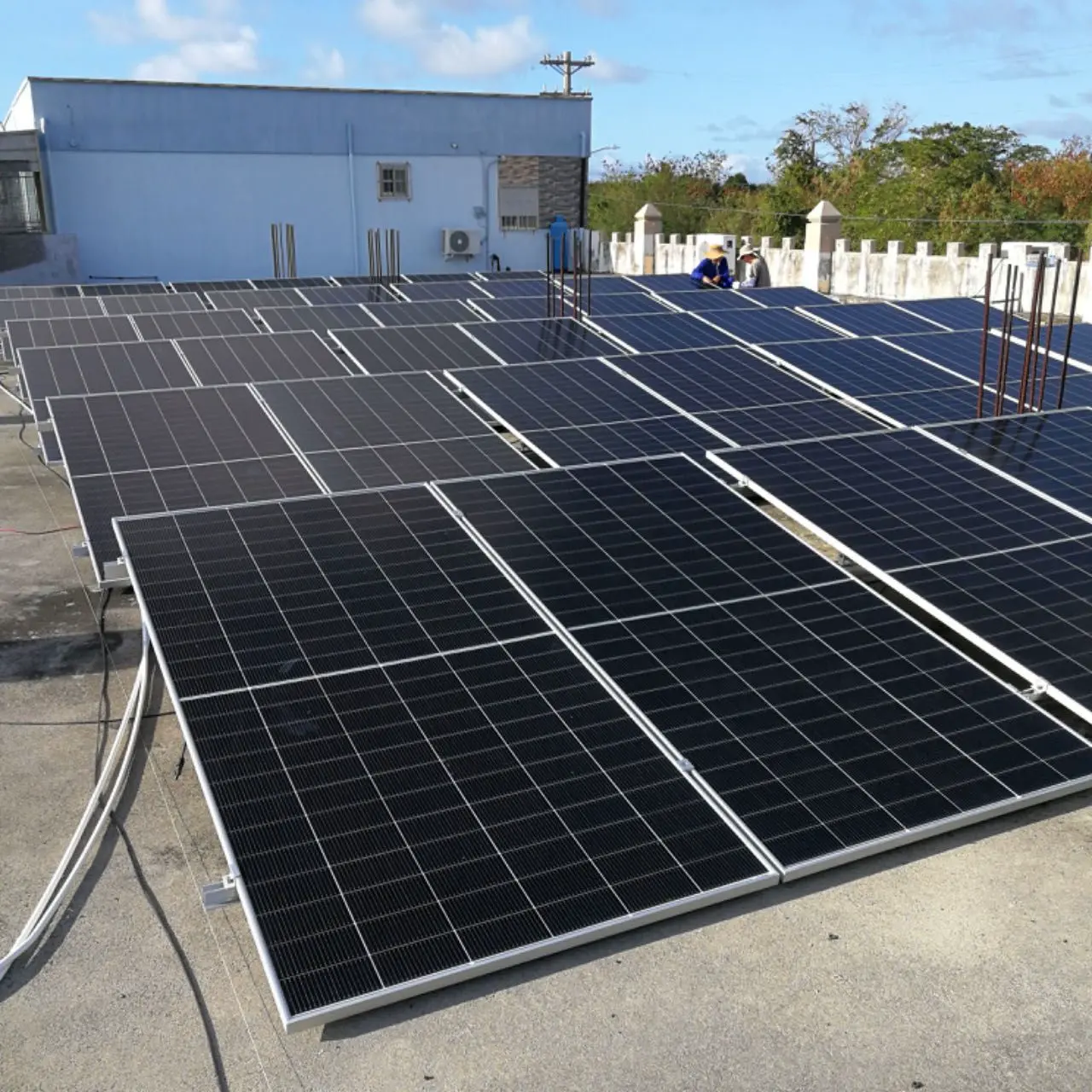 How much energy does a 100kw solar system produce?